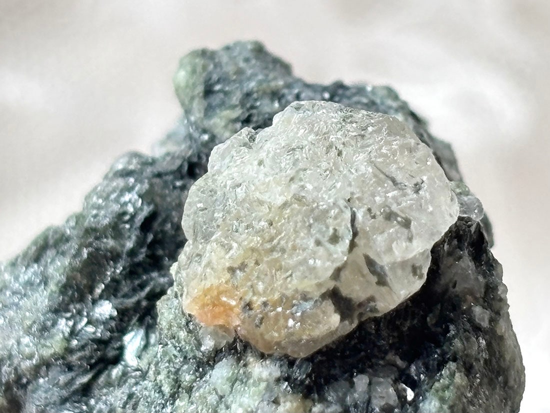 ロシア産 フェナカイト on クリソベリル（Phenakite on Chrysoberyl)