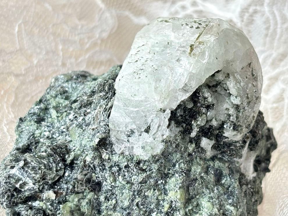 ロシア産 フェナカイト on クリソベリル（Phenakite on Chrysoberyl)