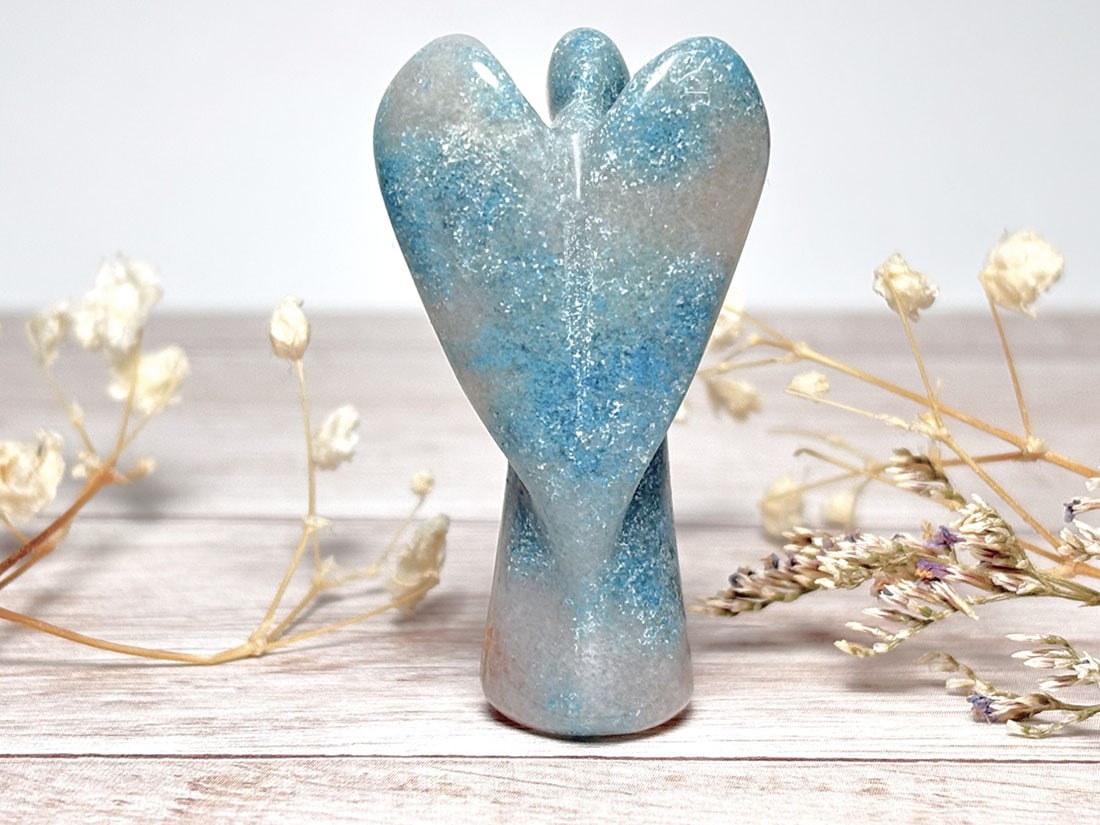 ブラジル産トロレアイト エンジェル彫刻 / Troleite