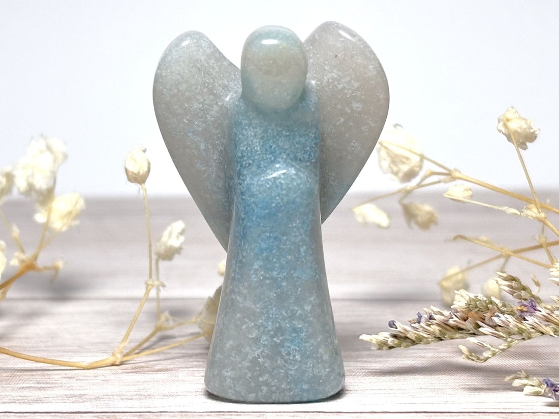 ブラジル産トロレアイト エンジェル彫刻 / Troleite