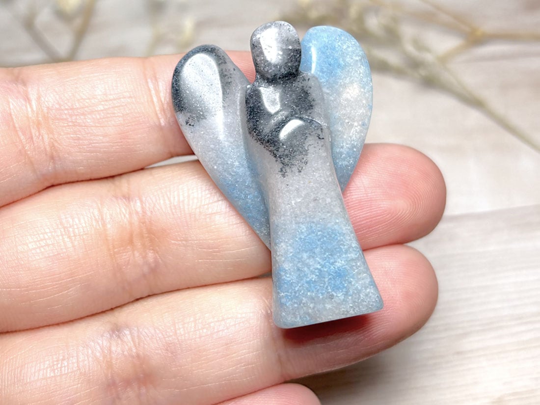 ブラジル産トロレアイト エンジェル彫刻 / Troleite