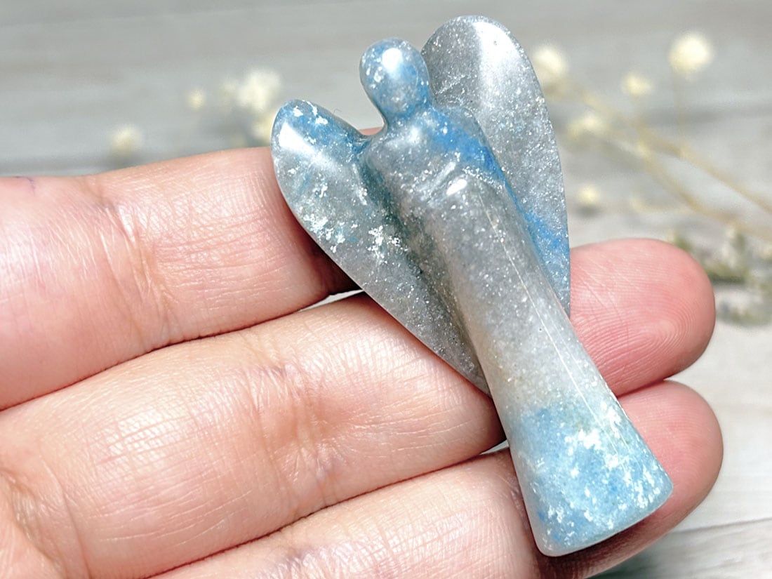 ブラジル産トロレアイト エンジェル彫刻 / Troleite