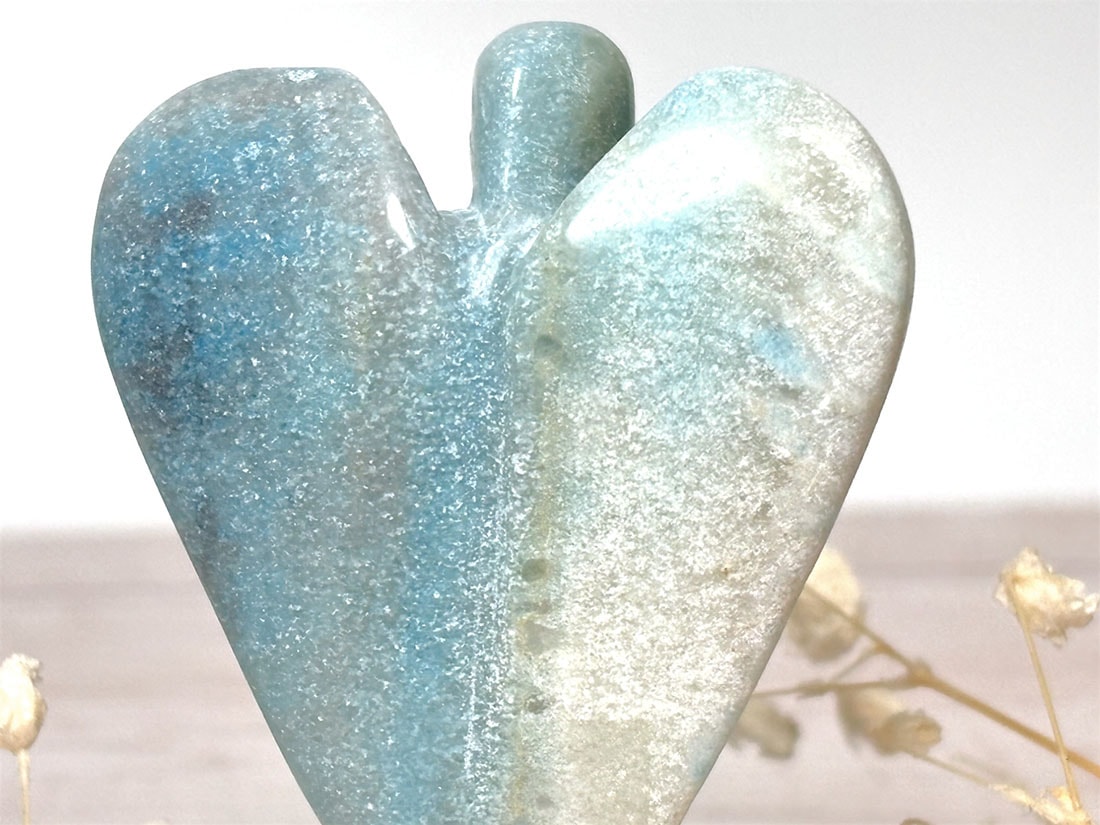 ブラジル産トロレアイト エンジェル彫刻 / Troleite