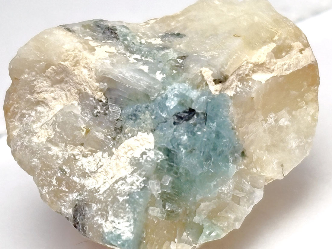 マダガスカル産 グランディディエライト  原石 / Grandidierite 