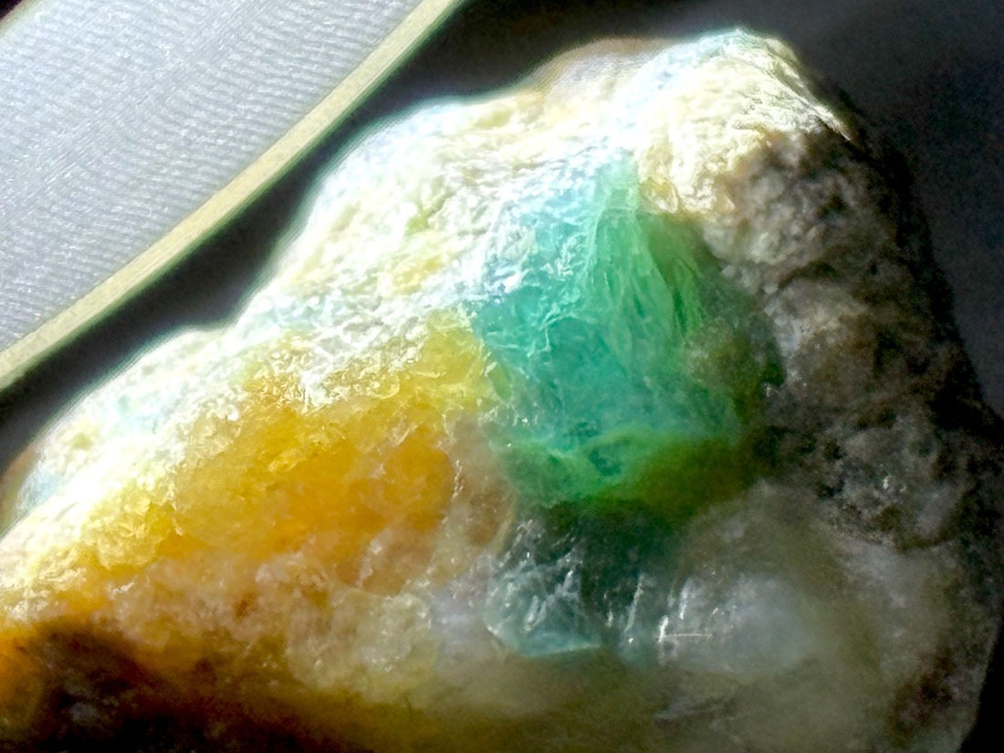 マダガスカル産 グランディディエライト  原石 / Grandidierite 