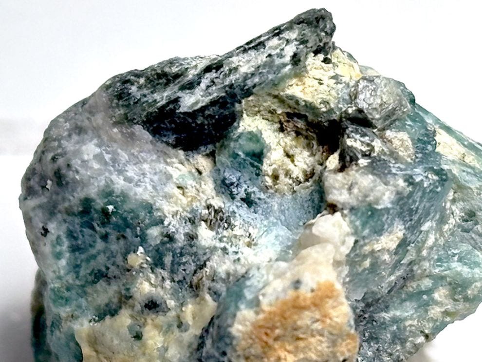 マダガスカル産 グランディディエライト  原石 / Grandidierite 