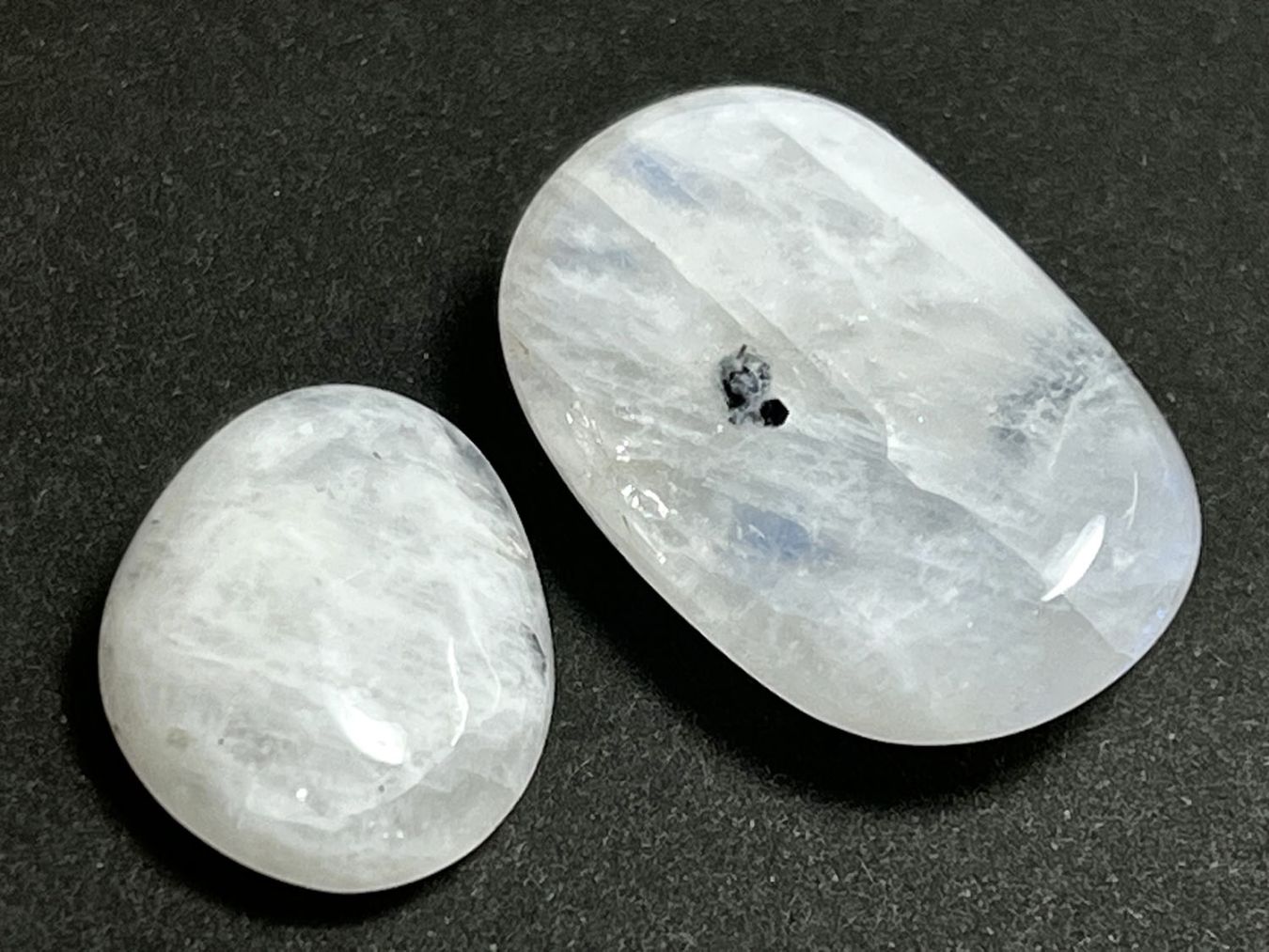 インド産 レインボームーンストーン タンブル 2個セット / Rainbow Moon Stone