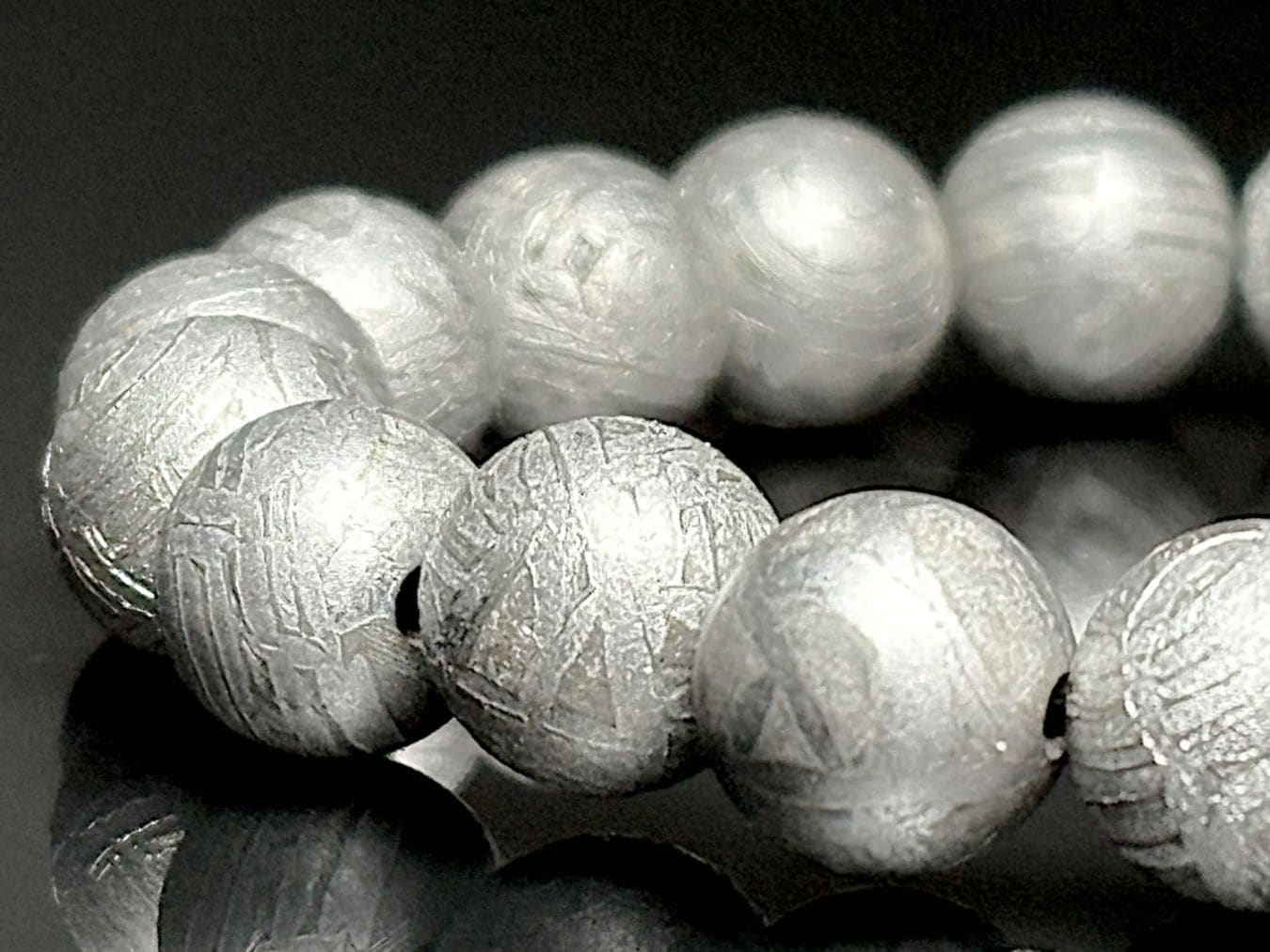 新疆ウイグル自治区産 アルタイ隕石 10ｍｍ ブレスレット /Altai Meteorite