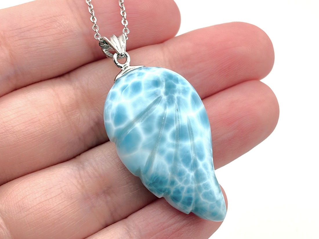 ドミニカ共和国産 ラリマー ウィング型ペンダントトップ  (ソーダ珪灰石)/Larimar