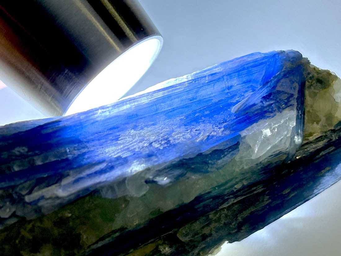 【特大】カイヤナイト 結晶 ブラジル産カイヤナイトクラスター