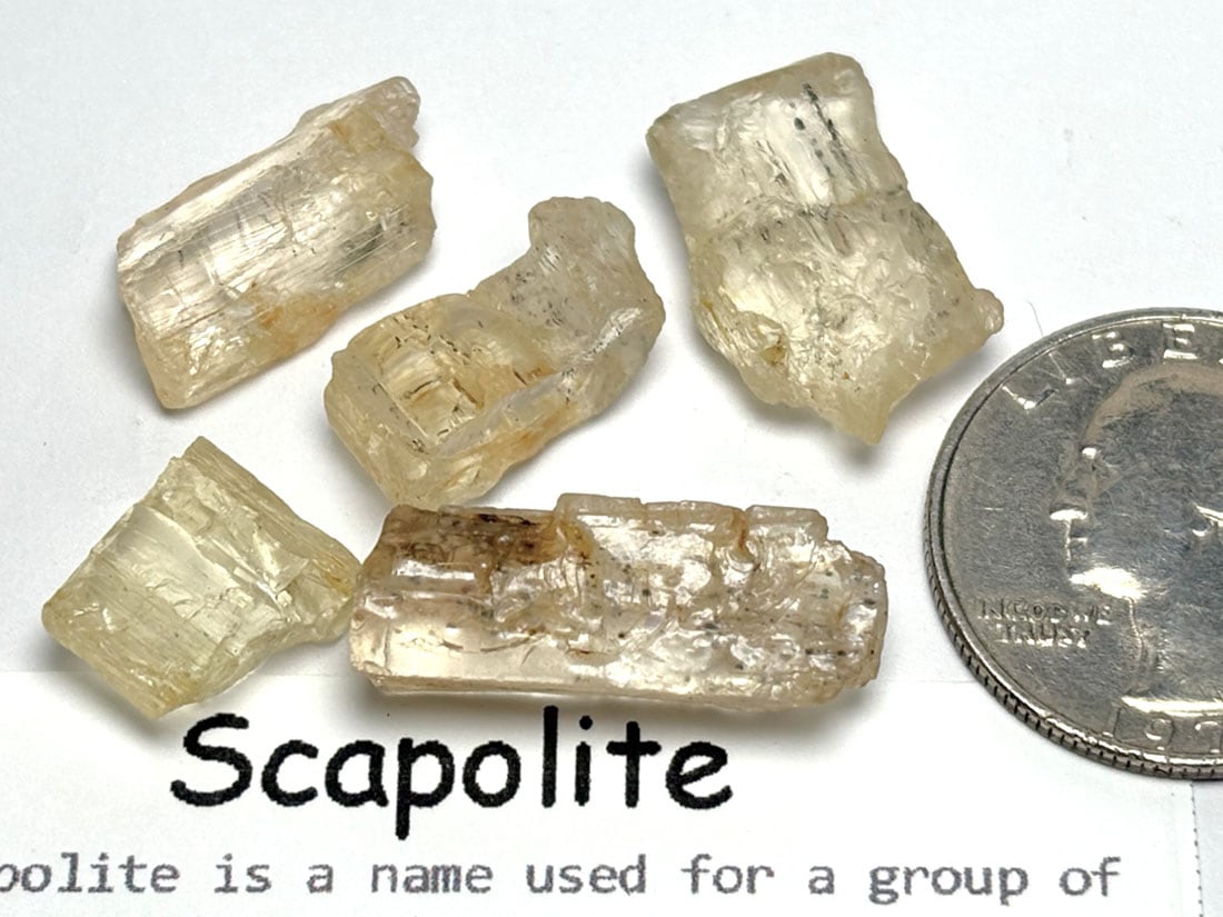 (蛍光) タンザニア産スキャポライト 5個セット ( 柱石 ) / Scapolite