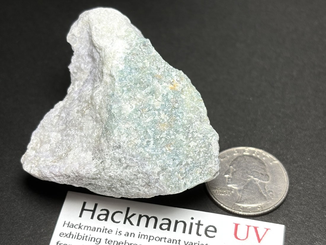 (蛍光) アフガニスタン産 ハックマナイト ラフ / Hackmanite