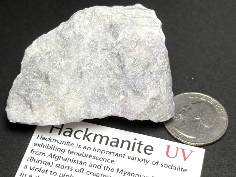 (蛍光) アフガニスタン産 ハックマナイト ラフ / Hackmanite