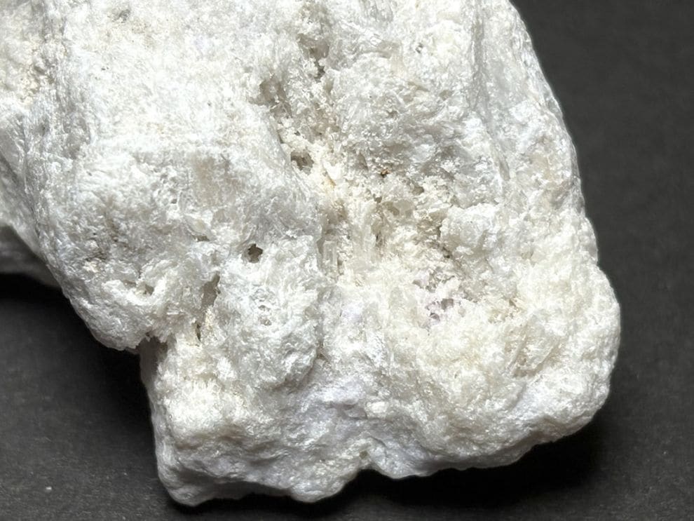 (蛍光) アフガニスタン産 ハックマナイト ラフ / Hackmanite