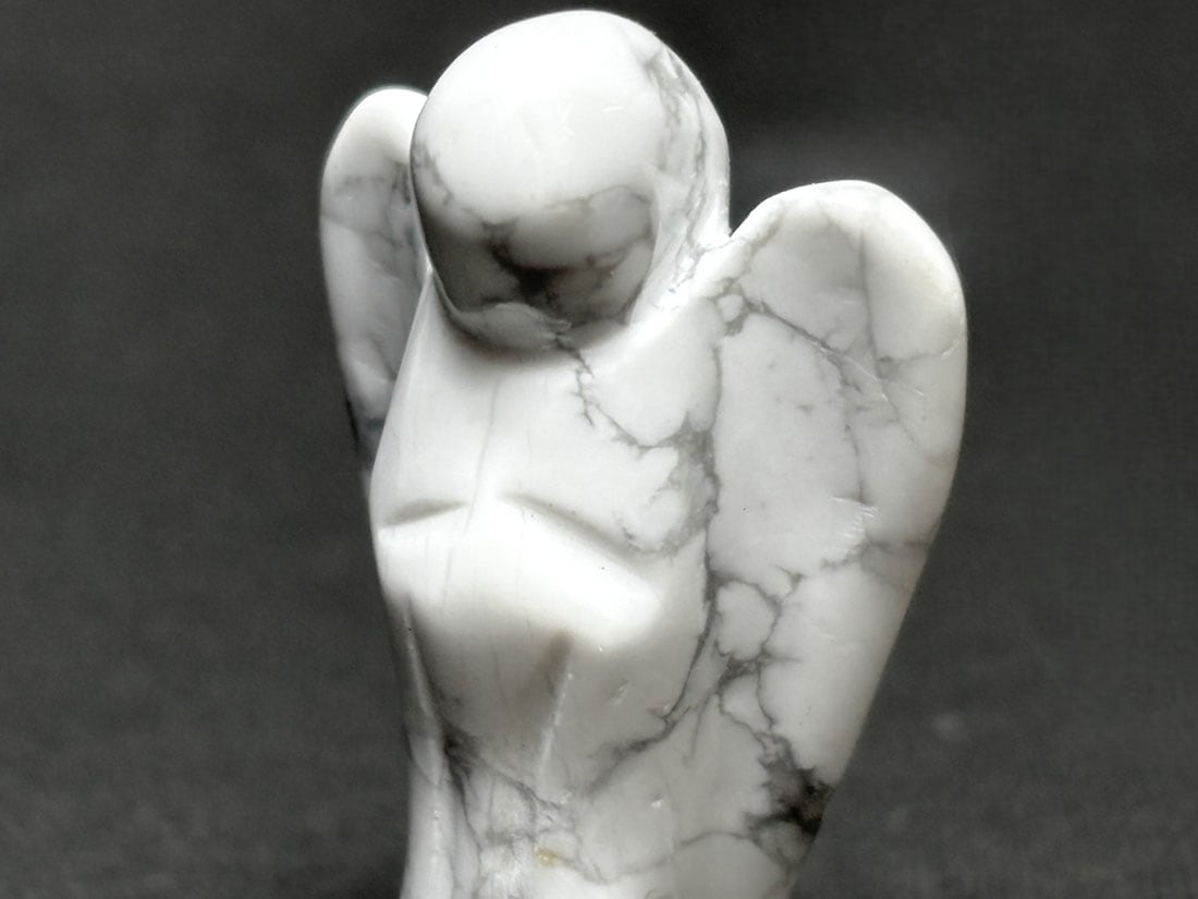 天然石 ( ハウライト ) エンジェル彫刻 / Angel