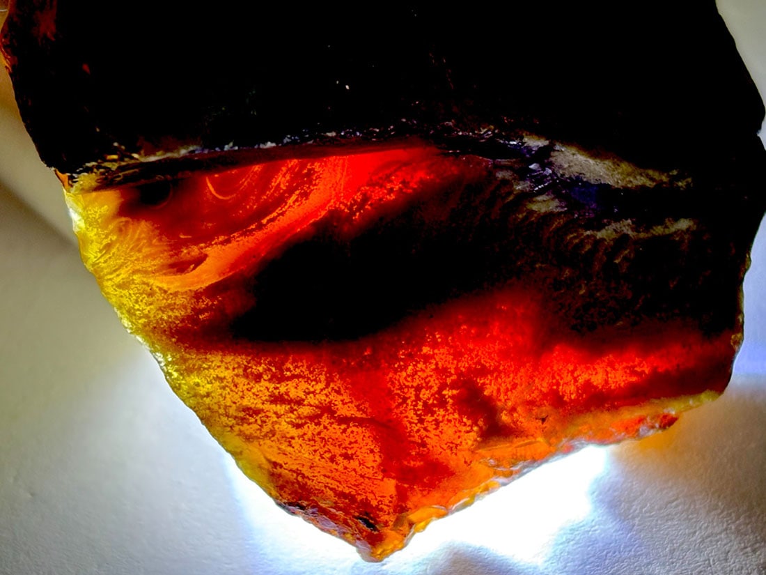 インドネシア・スマトラ産  ブルーアンバー ( 青琥珀 ) / BlueAmber