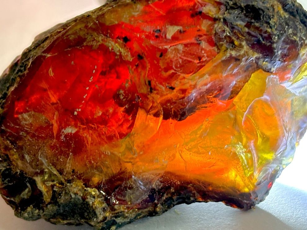 インドネシア・スマトラ産  ブルーアンバー ( 青琥珀 ) / BlueAmber