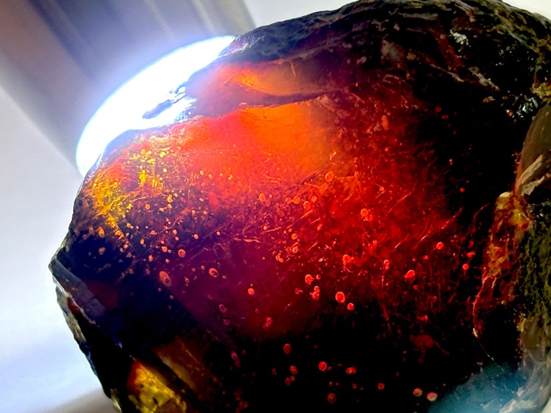 インドネシア・スマトラ産  ブルーアンバー ラフ ( 青琥珀 ) / BlueAmber