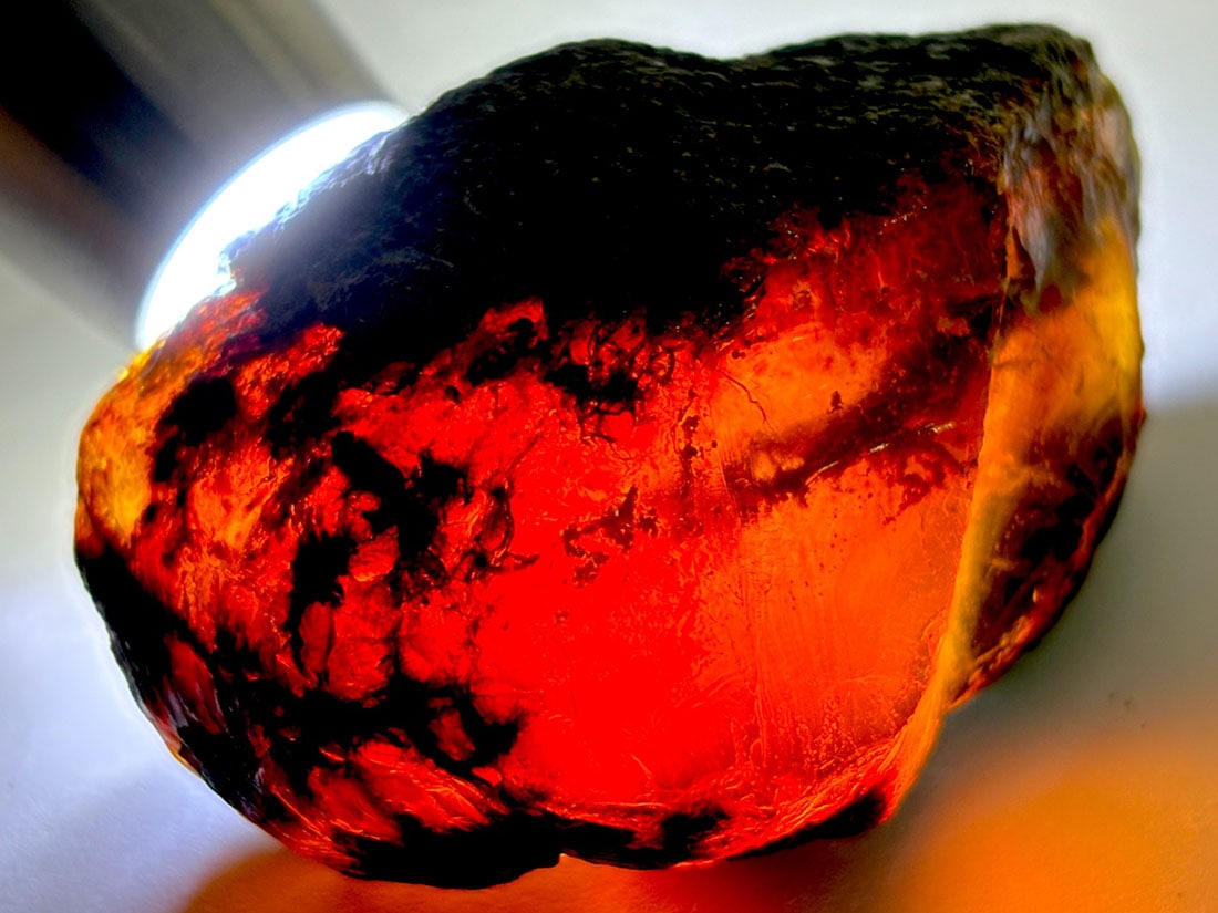 インドネシア・スマトラ産  ブルーアンバー ( 青琥珀 ) / BlueAmber