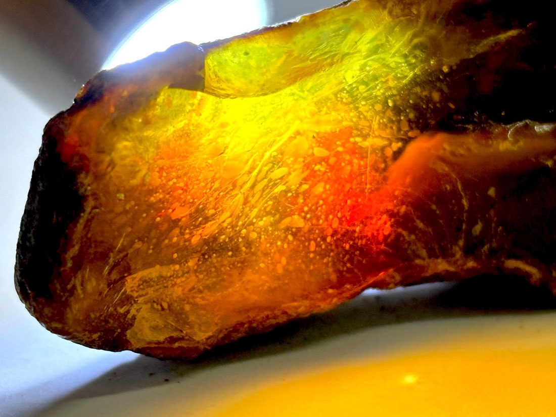 インドネシア・スマトラ産  ブルーアンバー ラフ ( 青琥珀 ) / BlueAmber