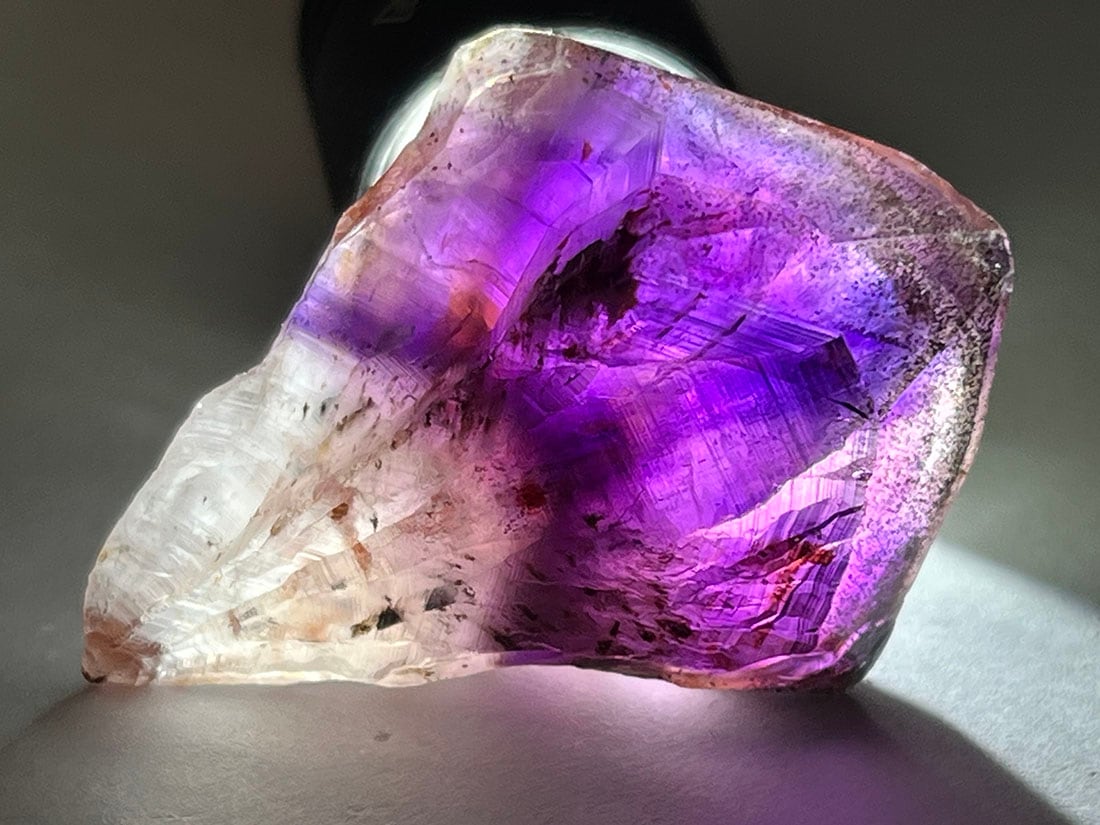 ブラジル・パラー州産  ダークカラーアメジスト ポイント  ( 紫水晶 )/ Amethyst