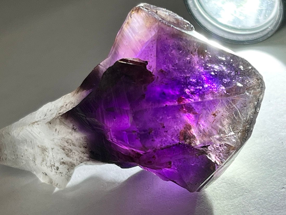 ブラジル・パラー州産  ダークカラーアメジスト ポイント  ( 紫水晶 )/ Amethyst