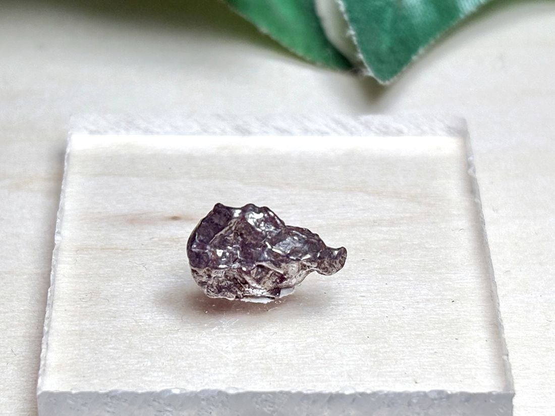 アルゼンチン産 カンポデルシエロ隕石 / meteorite ( 鉄隕石 )【ミニチュア鉱物】