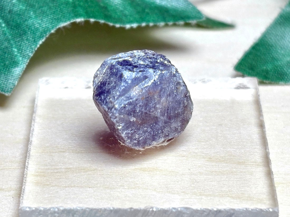 マダガスカル産 サファイア / sapphire ( 青玉 )【ミニチュア鉱物】