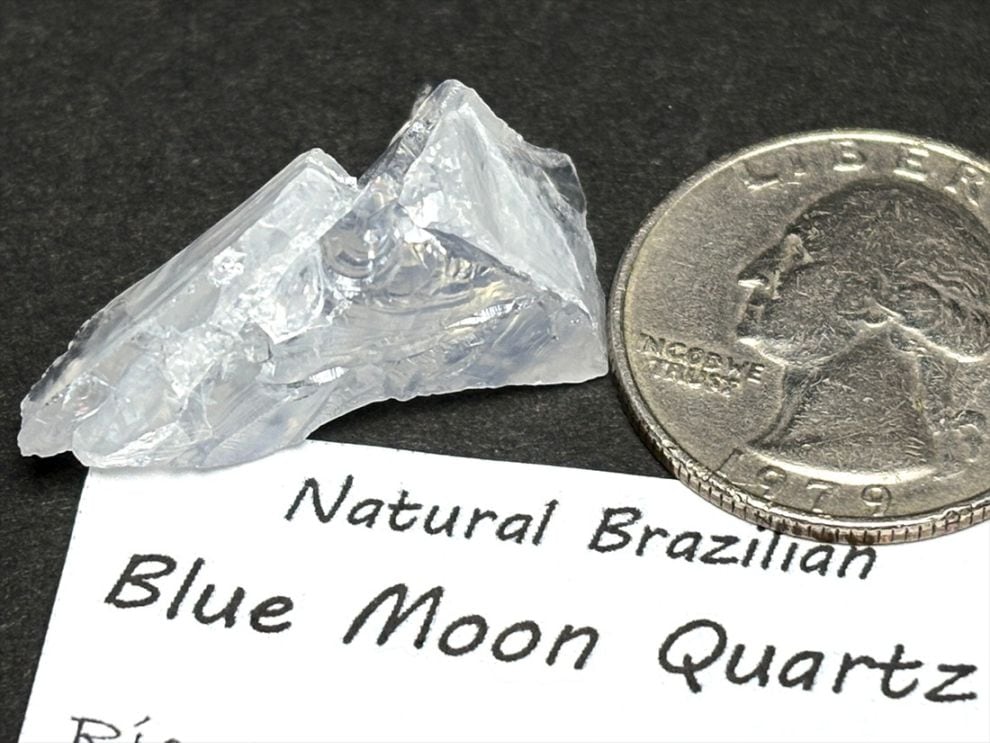 ブラジル産  ナチュラルブルームーンクォーツラフ  / Natural Brazilian Blue Moon Quartz