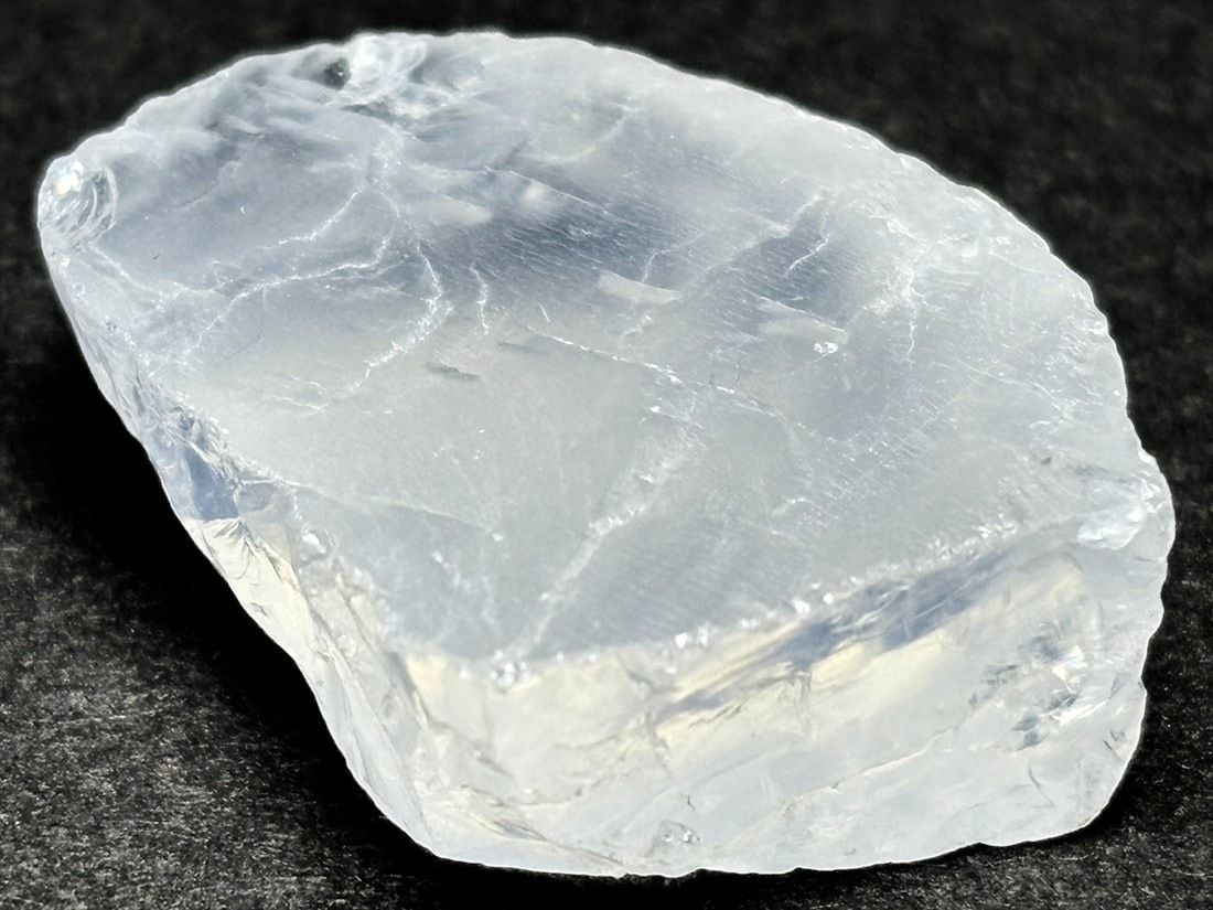 ブラジル産  ナチュラルブルームーンクォーツラフ  / Natural Brazilian Blue Moon Quartz