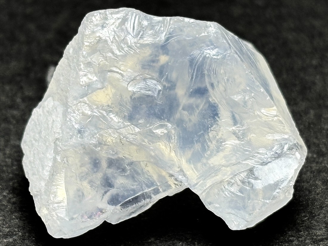 ブラジル産  ナチュラルブルームーンクォーツラフ  / Natural Brazilian Blue Moon Quartz