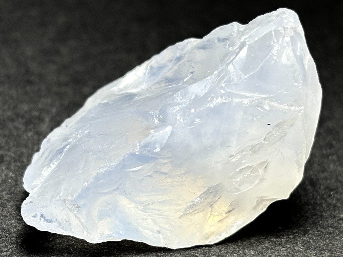 ブラジル産  ナチュラルブルームーンクォーツラフ  / Natural Brazilian Blue Moon Quartz