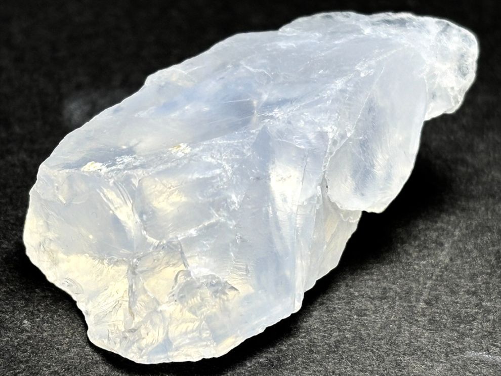 ブラジル産  ナチュラルブルームーンクォーツラフ  / Natural Brazilian Blue Moon Quartz