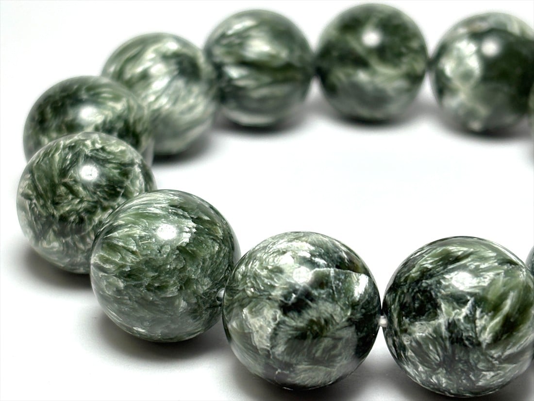 セラフィナイト