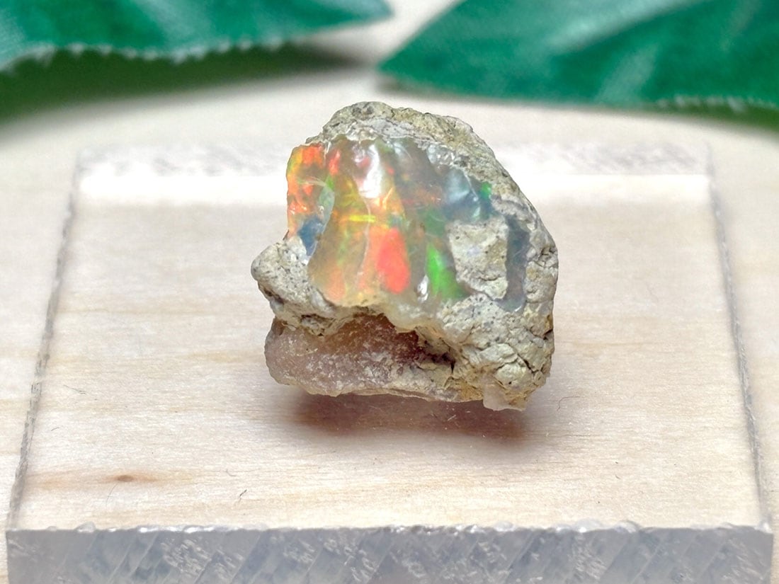 エチオピア産 オパール / opal ( 蛋白石 )【ミニチュア鉱物】