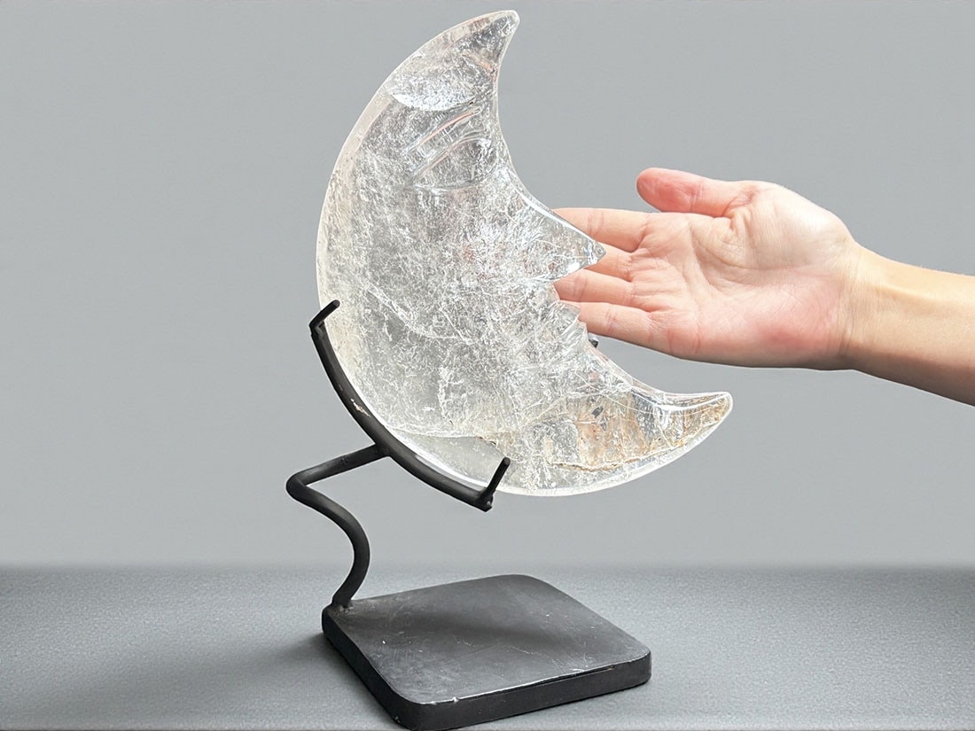 水晶 お月様彫刻 / Quartz