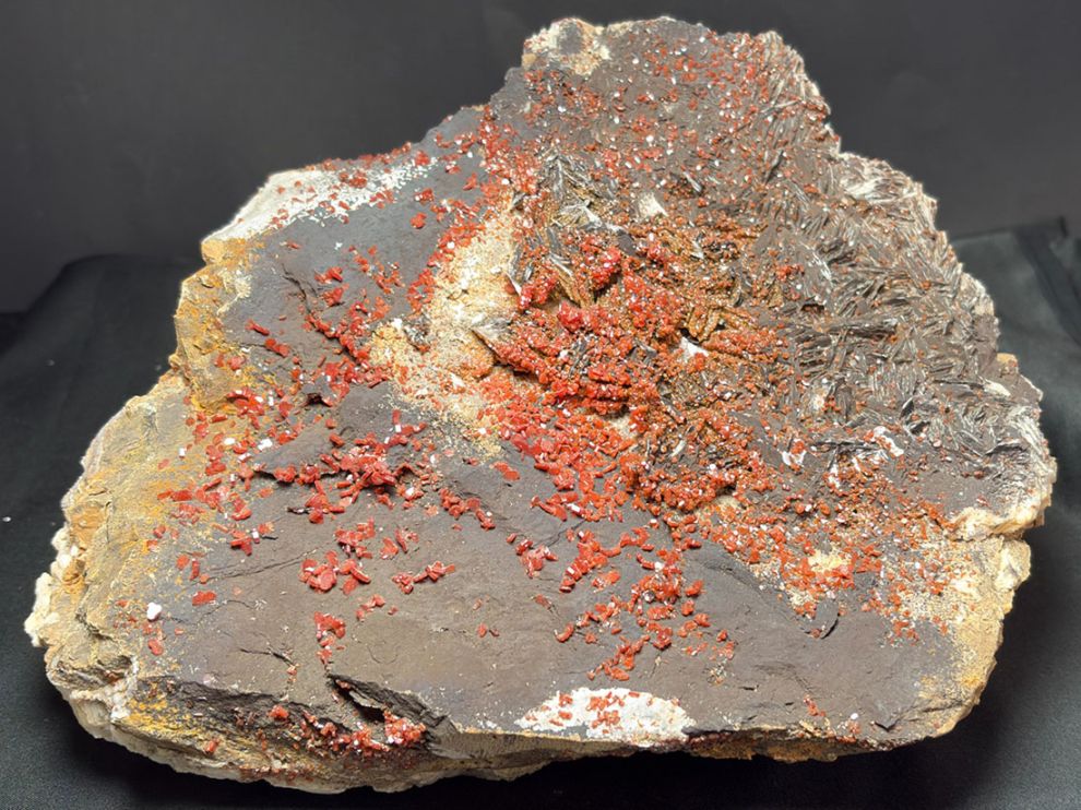 モロッコ産 バナジナイト 大型クラスター ( 褐鉛鉱 )/ Vnanadinite 