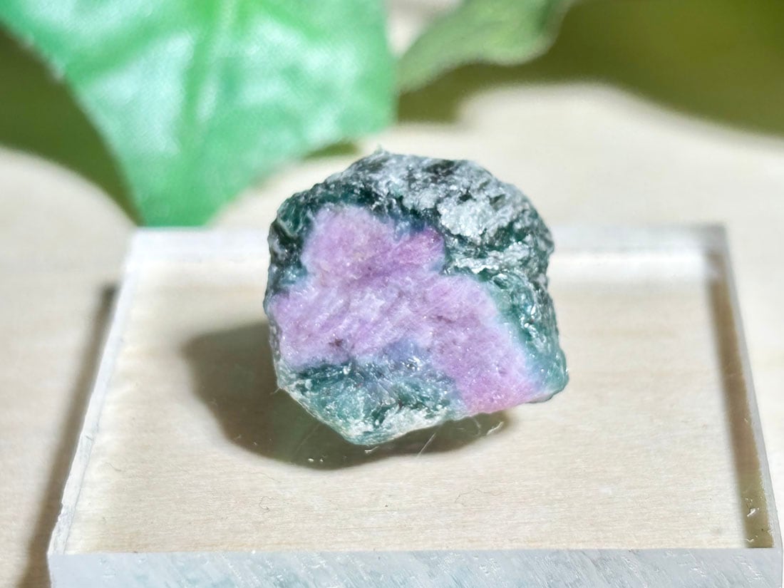 (蛍光) インド産 ルビー in フックサイト / ruby in fuchsite ( 紅玉 クロム雲母 )【ミニチュア鉱物】