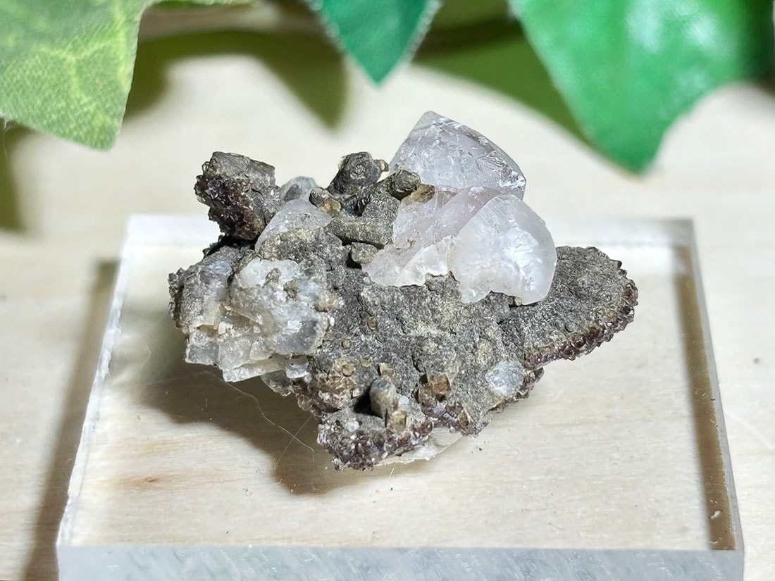 (蛍光) 神岡鉱山産 クォーツ with カルサイト / quartz ＆ calcite ( 水晶 方解石 )【ミニチュア鉱物】