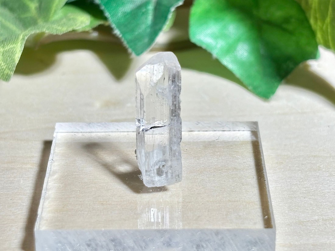 メキシコ産 ダンビュライト / danburite ( ダンブリ石 )【ミニチュア鉱物】