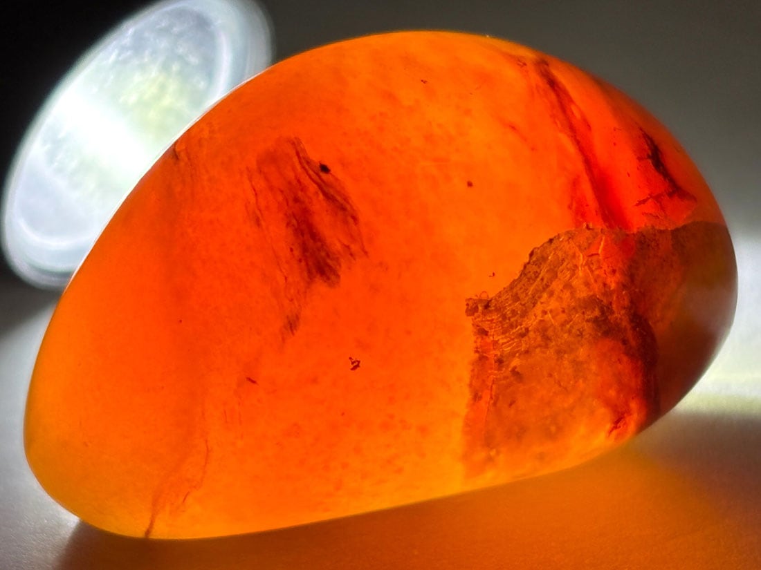 インドネシア・スマトラ産  ブルーアンバー タンブル  ( 青琥珀 ) / BlueAmber