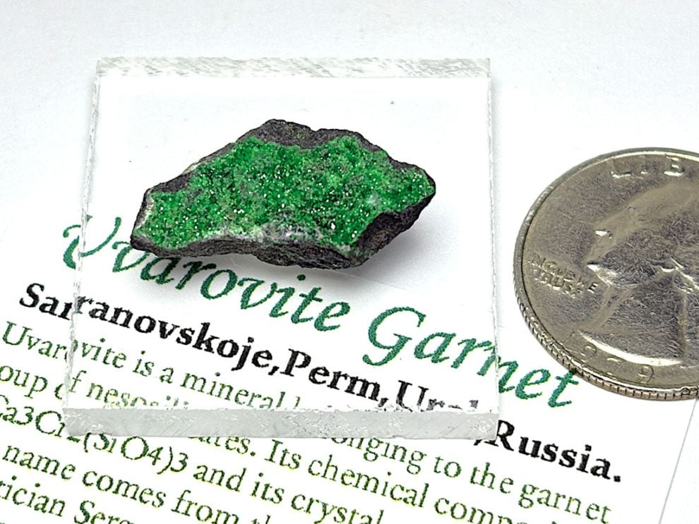 ロシア産 ウバロバイトガーネット  ( 灰クロム柘榴石 )/ Uvarovite Garnet