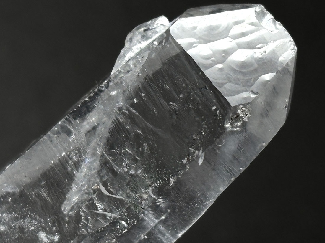 マダガスカル産 水晶 ポイント (貫入水晶) / Crystal Quartz