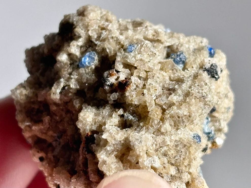 (蛍光) ドイツ産 アウイン ( 藍方石 ) /Hauyne