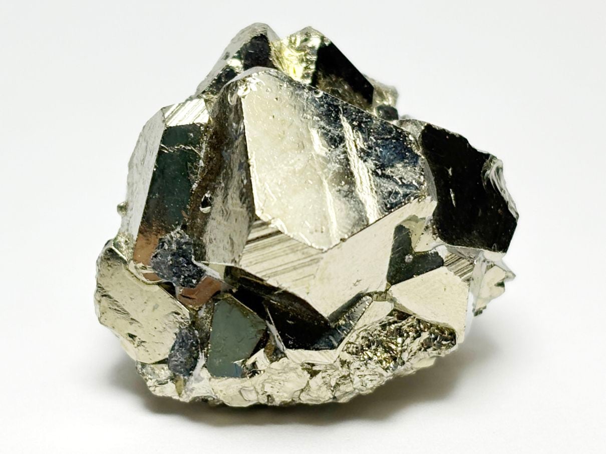 (レア形状) ペルー産 八面体パイライト  / Octahedral Pyrite