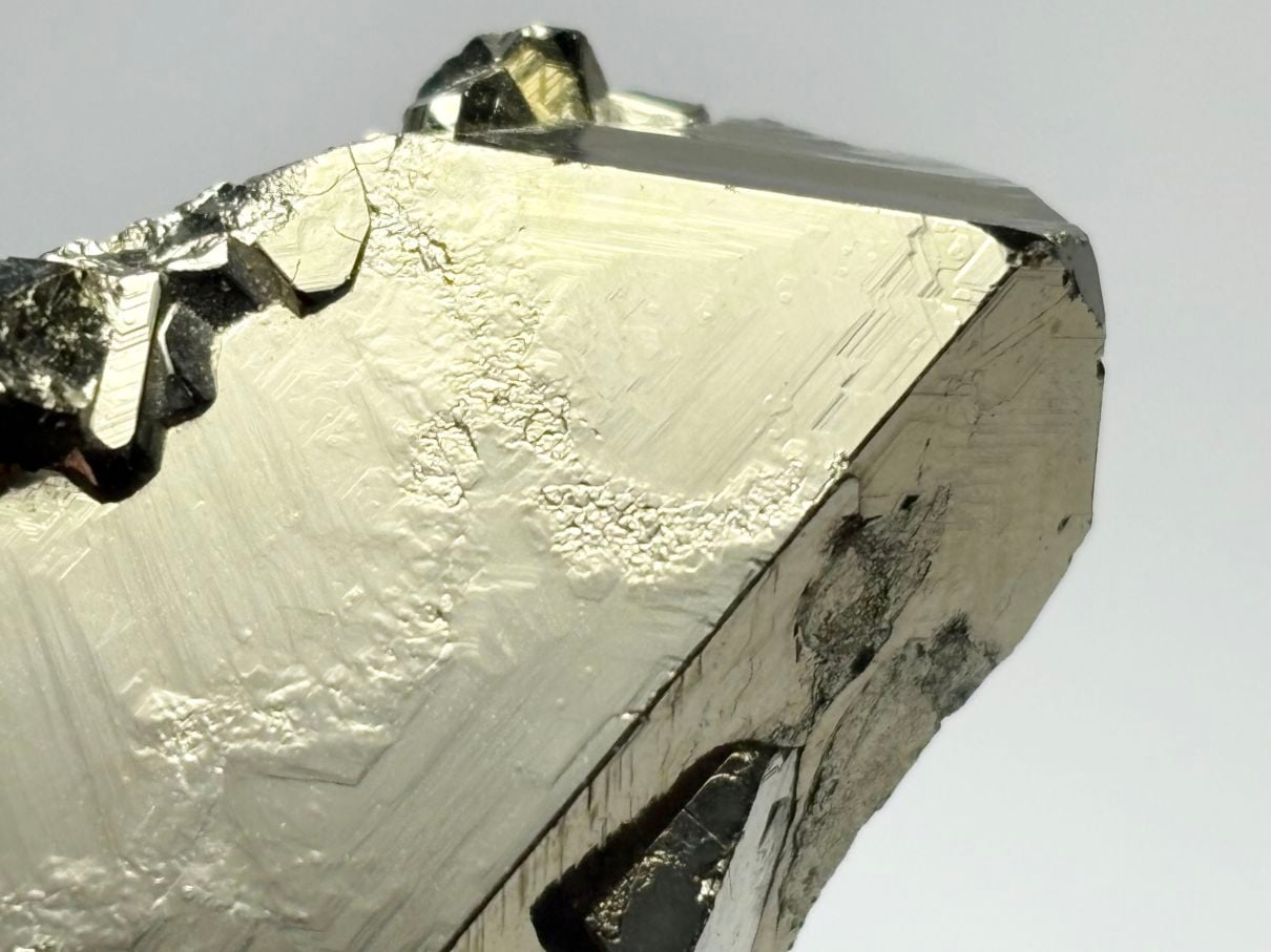 (レア形状) ペルー産 八面体パイライト  / Octahedral Pyrite