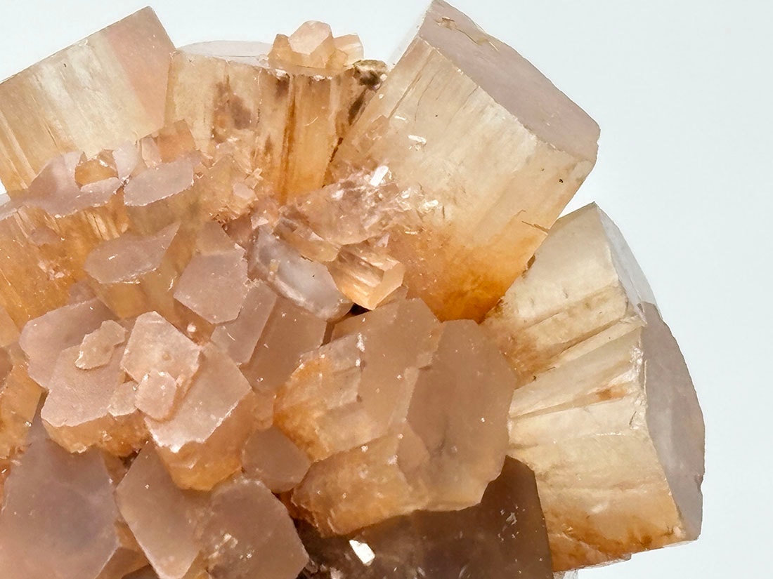 モロッコ産アラゴナイト/Aragonite (霰石)