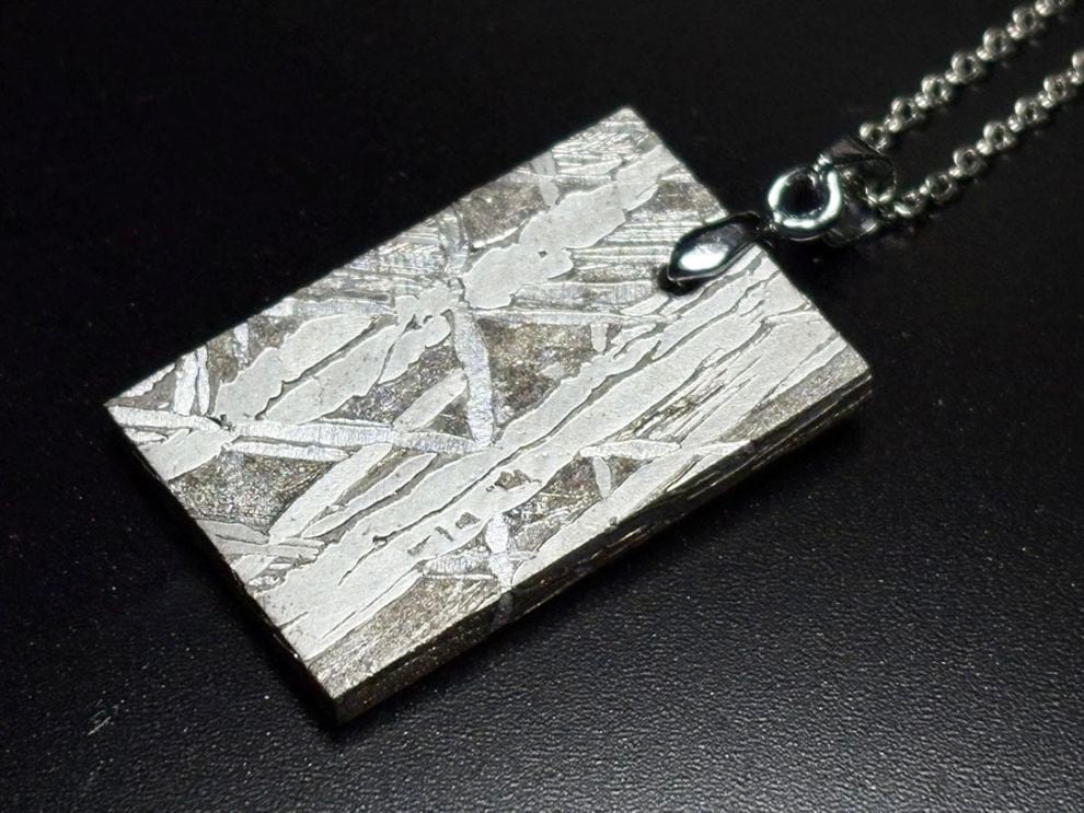 新疆ウイグル自治区産 アルタイ隕石 (10.3g) ペンダントトップ / Altai Meteorite