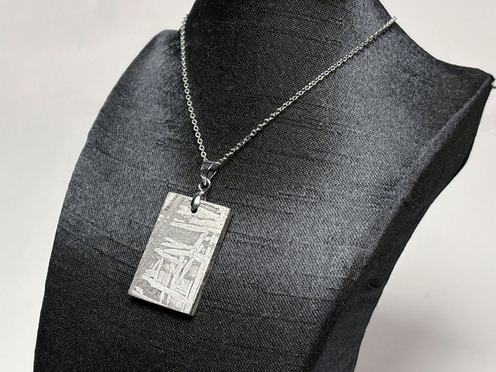 新疆ウイグル自治区産 アルタイ隕石 (10.9g) ペンダントトップ / Altai Meteorite