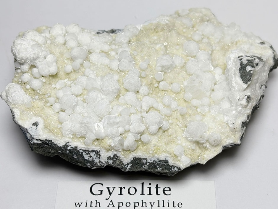 アポフィライト(魚眼石)